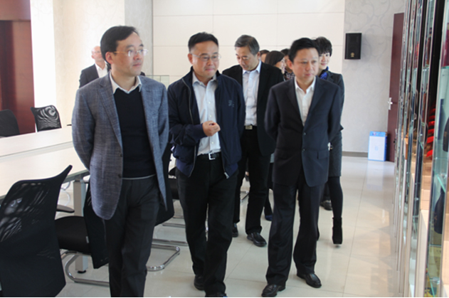 市长一行1.jpg